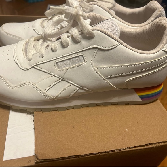 Classic Reeboks - Picture 3 of 4